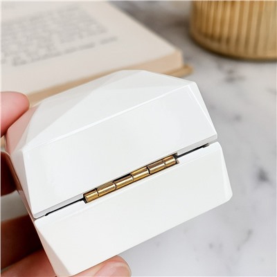 Коробочка подарочная белая глянцевая с подсветкой, арт.007.160