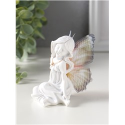 Фигурка полистоун «Девочка-бабочка с золотым кулоном», белый, 5.5×8×9 см