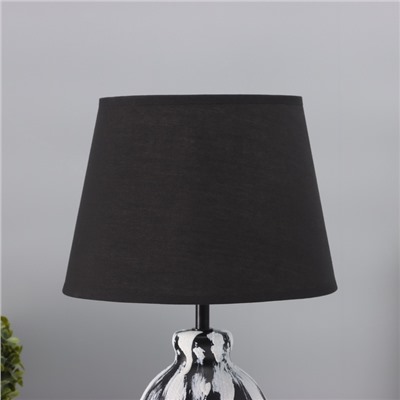 Лампа настольная «Кира» 1×40 Вт Е27 черный/белый 25×25×38.5 см