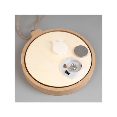 Ёлочная игрушка «Шар со снеговиками», 10.5×10.5×1.5 см, от батареек, свечение тёплое белое