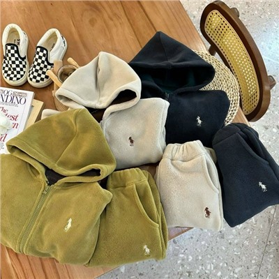 Спортивный костюм #23060630