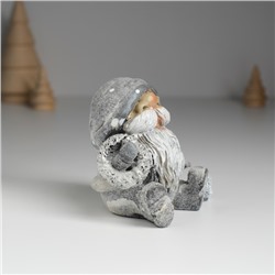 Фигурка полистоун «Гном в сером длинном колпаке с белой бородой», 8.5×7×7.2 см, МИКС