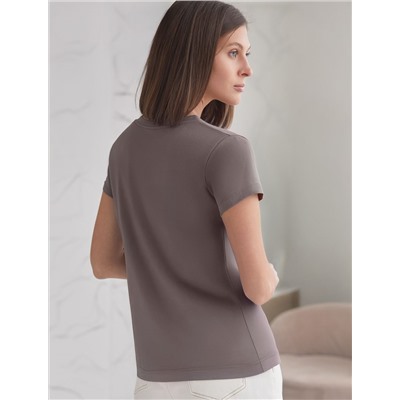 Базовая футболка из премиального хлопка с V образным вырезом