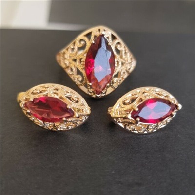 Комплект ювелирной бижутерии коллекция "Дубай" серьги и кольцо, покрытие: позолота, вставка: камень, цвет: красный, р-р 18,5, 7602, арт.216.361-18,5