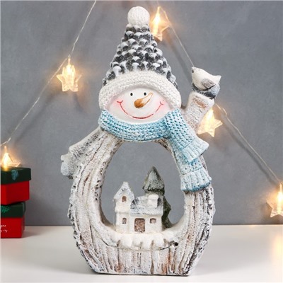 Фигурка светящаяся «Снеговик с птицей и зимним домиком, срез дерева», керамика, 41×25×9 см