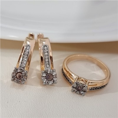 Комплект ювелирной бижутерии коллекция "Дубай" серьги и кольцо 19 р, покрытие позолота, вставка: фианиты и цирконы, цвет: фиолетовый и прозрачный, арт.215.691-19