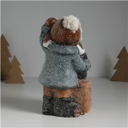 Фигурка светящаяся «Малыш в сером пальто, с пингвином на подарке», керамика, 12×6.5×20 см