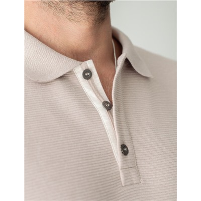 Лонгслив из мягкого фактурного трикотажа с плетеным воротником поло на пуговицах