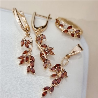 Комплект ювелирной бижутерии коллекция "Дубай" серьги, кулон и кольцо 19 р в форме веточки, покрытие позолота, вставка: фианиты и цирконы, цвет: красно-кирпичный и прозрачный, арт.217.492-19