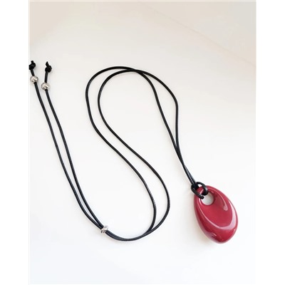 Кулон на шнурке