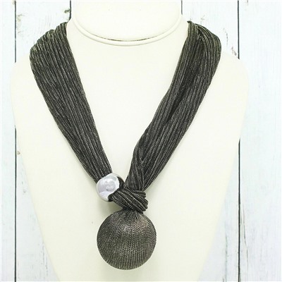 Кулон с текстилем и большой бусиной