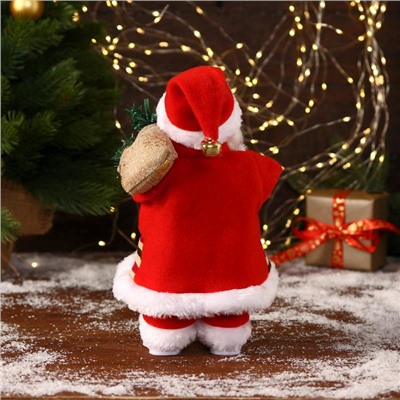 Дед Мороз под ёлку «Зимнее волшебство. В костюмчике с орнаментом, с посохом и подарками» двигается, 30 см