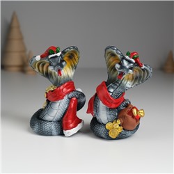 Фигурка полистоун «Змея тёмная в красной шапке и шарфике с монетками», 6.2×4.7×9 см, МИКС