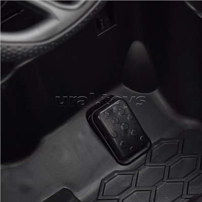 Электромобиль "Крутой водитель" на аккумуляторе, с р/у управлением, в коробке (красный)