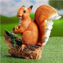 Садовая фигура из полистоуна «Белочка с орешком на пне», 25×12×23 см