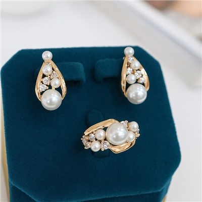 Комплект ювелирной бижутерии коллекция "Дубай" серьги и кольцо 18 р, покрытие позолота, вставка: цирконы и искусственный жемчуг, цвет: прозрачный и жемчужный, арт.313.330-18