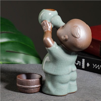 Подставка для благовоний TAKE IT EASY «Мальчик пьет», набор благовоний конусы, стелющийся дым, 13×8×9 см