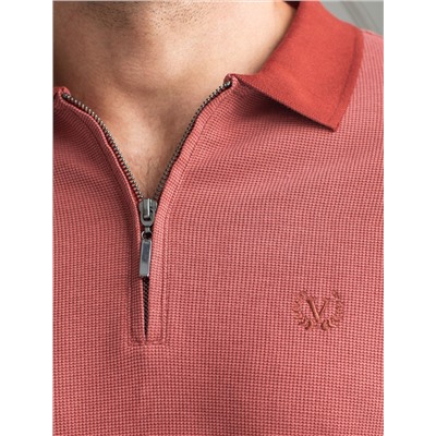 Лонгслив из мягкого фактурного трикотажа с плетеным воротником поло на молнии