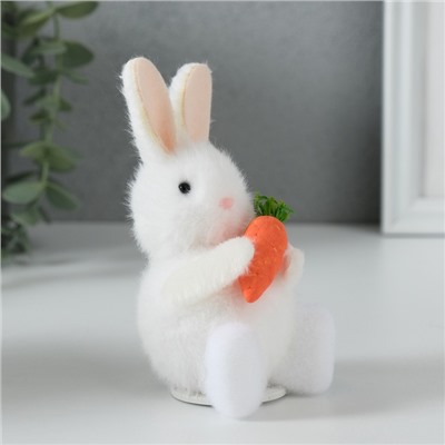 Фигурка «Зайка с морковкой», 6.5×6.8×11.7 см