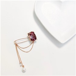 Брошь с кристаллами Swarovski