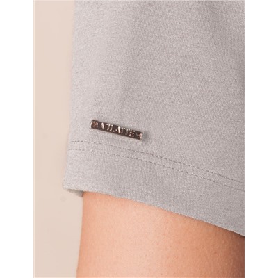 Футболка из премиального хлопка с V-образным вырезом