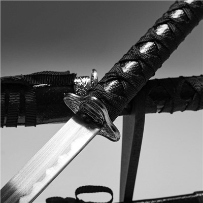 Макет оружия «Сувенирные катаны на подставке 2в1. Змей», подарочный набор, ножны кожзам, 47 см; 70 см