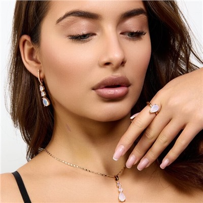 Комплект ювелирной бижутерии коллекция "Дубай" серьги, кулон и кольцо 19 р, покрытие позолота, вставка: фианиты и цирконы, цвет: розовый и прозрачный, арт.414.288-19