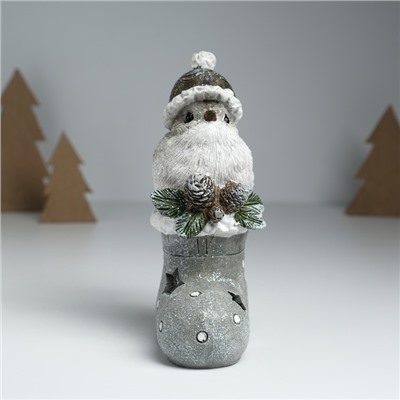 Фигурка светящаяся «Воробышек в колпаке сидит на новогоднем сапоге», серый, 7.6×9.5×15 см