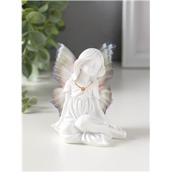 Фигурка полистоун «Девочка-бабочка с золотым кулоном», белый, 5.5×8×9 см