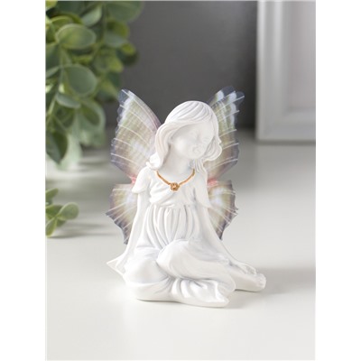 Фигурка полистоун «Девочка-бабочка с золотым кулоном», белый, 5.5×8×9 см
