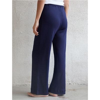 Прямые брюки с поясом на резинке из фактурного трикотажа в рубчик