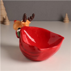 Фигурка-подставка для мелочей керамика «Лось в зелёной шубе с большим красным мешком», 12.5×19.1×13.1 см