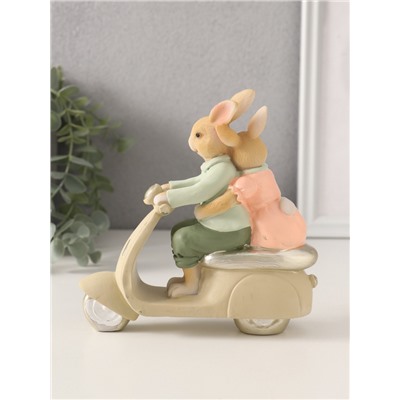 Фигурка полистоун «Кролики: катание на мопеде», 14×7×15 см