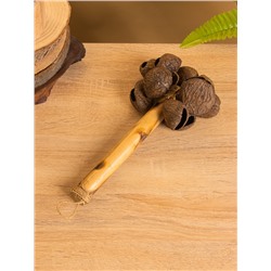 Сувенирный музыкальный инструмент «Маракас с орехами фруктового дерева», 12×12×23 см