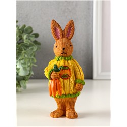 Фигурка полистоун «Заяц в вязанном свитере с охапкой моркови», 6.5×6.5×15.5 см