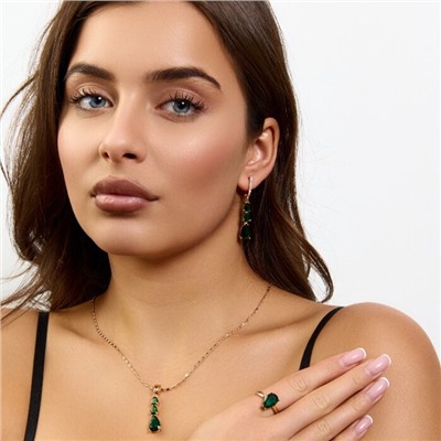 Комплект ювелирной бижутерии коллекция "Дубай" серьги, кулон и кольцо 17 р, покрытие позолота, вставка: фианиты и цирконы, цвет: изумрудный и прозрачный, арт.414.282-17