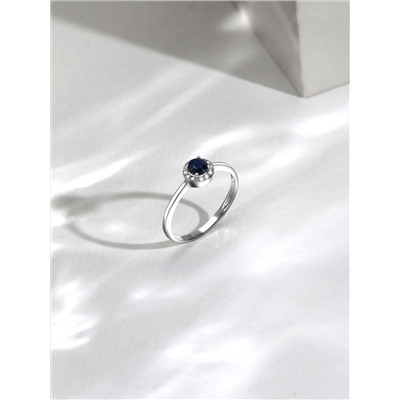 Кольцо из серебра с сапфиром и фианитами родированное К-038р