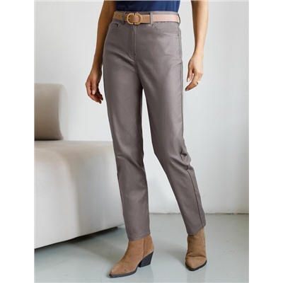 Брюки mom fit из эластичного хлопка с покрытием под кожу