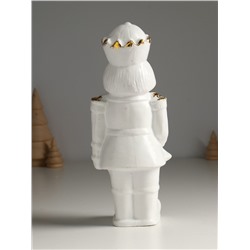 Фигура «Щелкунчик новогодний», 24×10×7.5 см, белый с позолотой