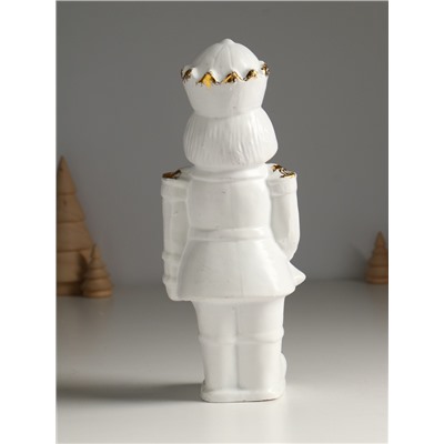 Фигура «Щелкунчик новогодний», 24×10×7.5 см, белый с позолотой