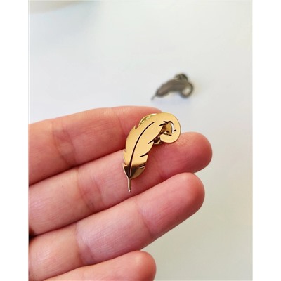 Брошь из стали