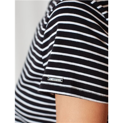 Базовая футболка в полоску полуприлегающая из премиального хлопка с эластаном