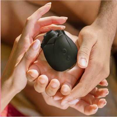 Черный клиторальный стимулятор Black Rose Silicone Clitoral Suction