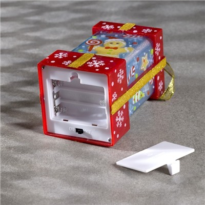 Светодиодная фигура «Красный подарок с пряником» 6.3×11.5×6.3 см, пластик, батарейки АААх3 (не в комплекте), эффект пламени