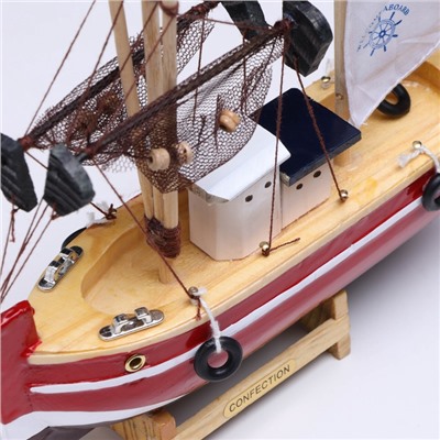 Сувенирная модель корабля «Рыбацкое судно красное», 20×20 см