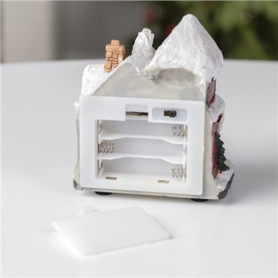 Светодиодная фигура «Заснеженный дом» 9×10×6 см, полистоун, батарейки АААх3 (не в комплекте), свечение мульти