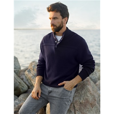 Свитер крупной вязки с застежкой на крупные кнопки