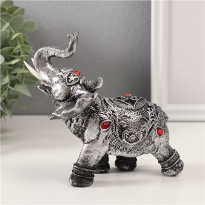 Фигурка полистоун «Серебристый слон в попоне с рубинами», 13×7.5×15.5 см