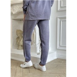 Женский комплект из трикотажного свитера и брюк Sassofono