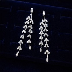 Серьги бижутерия висячие вечерние с камнями, цвет: серебристый и прозрачный, арт.012.060